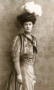 Kronprinzessin_Cecilie_von_Preussen_1908_1.jpg