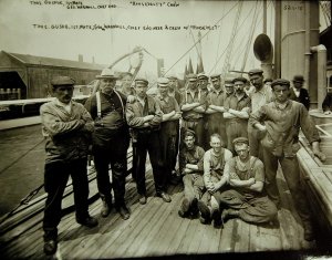 1024px-SS_Roosevelt_crew,_Captain_Robert_Peary's_North_Pole_Expedition,_1905-1906_(22231901506).jpg