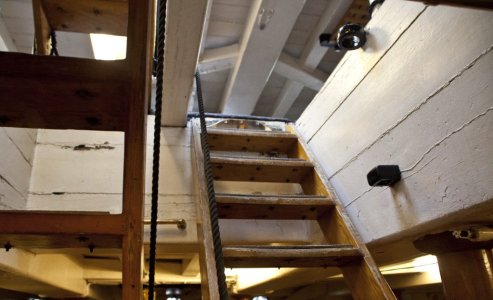 wooden-stairs-between-the-gun-deck-and-the-berth_large.jpg