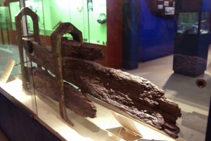 BOUNTY_RUDDER_FROM_THE_FIJI_MUSEUM._SUVA,_FIJI_ISLANDS.jpg