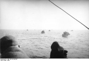 Bundesarchiv_Bild_146-1972-092-05,_Flucht_aus_Ostpreußen.jpg