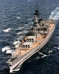 800px-USS_Wisconsin_(BB-64)_underway_at_sea,_circa_1988-1991_(NH_97206-KN).jpg