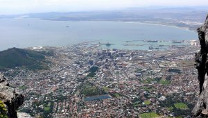 Table_Bay_and_The_City_Bowl_from_the_summit_of_Table_Mountain.jpg