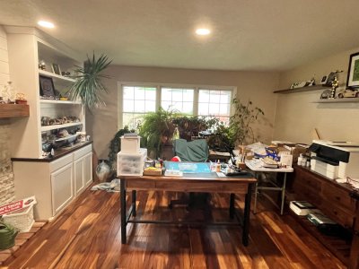 Workbench 1.jpg Workbench 1.jpg