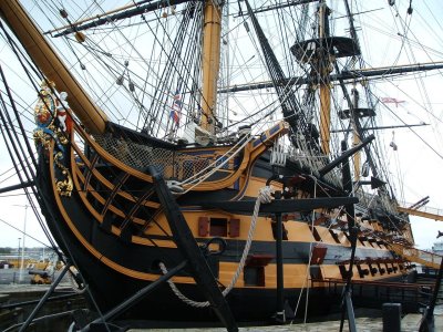 HMS_Victory_(bow_view)_in_Portsmouth_UK.jpg