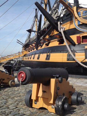 Naval_Cannon_-_geograph.org.uk_-_2872191.jpg