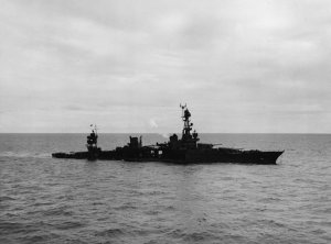 Torpedoed_cruiser_USS_Chicago_(CA-29)_low_in_the_water_on_30_January_1943.jpg