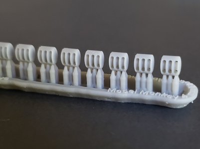 Model Monkey Blocks 4 mm triple sheave b.jpg Model Monkey Blocks 4 mm triple sheave b.jpg