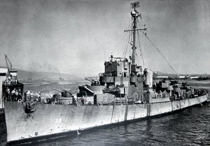 USS_Fair_(DE-35)_in_port,_circa_in_1944.jpg
