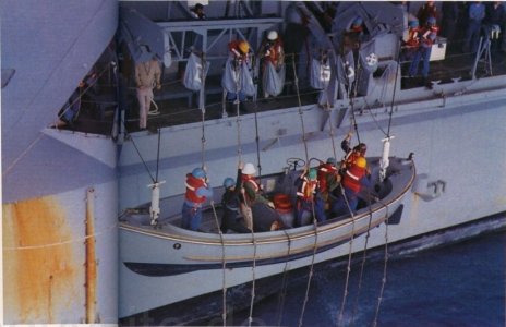 Ship's Boats 05.jpg Ship's Boats 05.jpg