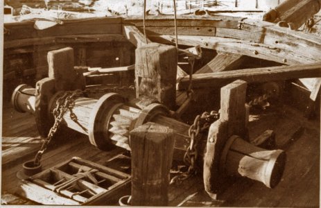 windlass1.jpg windlass1.jpg