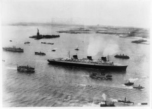 SS_Normandie_Maiden_Voyage_NY_arrival.jpg