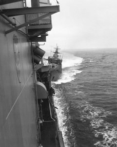800px-USS_Caron_(DD-970)_collision.jpg