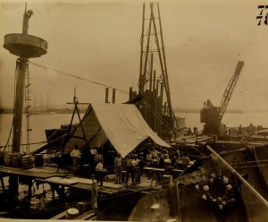 1024px-USS_Maine_(ACR_1),_raising_her_wreck_in_Havana_Harbor,_Cuba,_1910_(21272250174).jpg