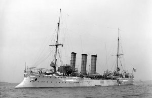 1280px-SMS_Bremen_1907.jpg