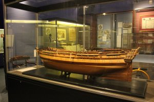 1280px-Model_of_HMS_Foudroyant_in_Monmouth_Museum.JPG