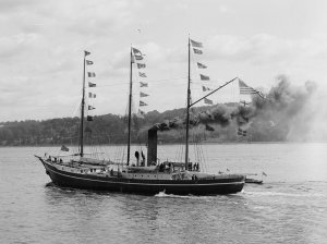 Peary's_steamer_Roosevelt,_Hudson-Fulton_Parade.jpg