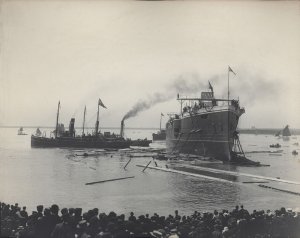 Launching_of_the_HMS_Euryalus_(1901).jpg