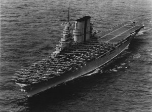 1280px-USS_Saratoga_(CV-3)_landing_planes_on_6_June_1935_(80-G-651292).jpg