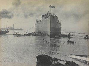 HMS_Vanguard_Launching_NH_52620.jpg