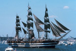 1280px-Amerigo_vespucci_1976_nyc_aufgetakelt.jpg