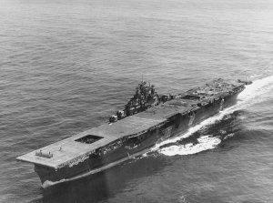 USS_Franklin_(CV-13)_approaching_New_York,_April_1945.jpg