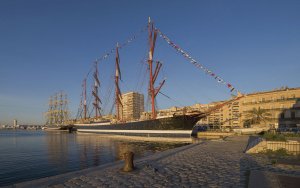 Sedov_(ship,_1921)_and_Kruzenshtern_(ship,_1926),_Sète,_France.jpg