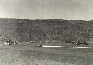 HMS_York_(90)_damaged_at_Souda_Bay_May_1941.jpg
