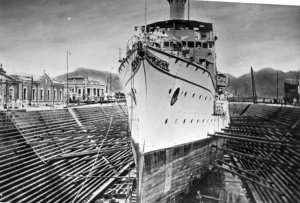 Bundesarchiv_DVM_10_Bild-23-61-41,_Stettin,__SMS_Hansa_II__im_Dock.jpg