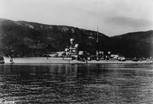 1280px-Italian_cruiser_Zara_NH_111457.jpg