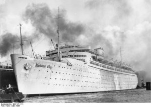 Bundesarchiv_Bild_147-1215,_Kdf-Schiff__Robert_Ley_.jpg