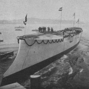 SMS_Undine_(1902)_Stapellauf.jpg