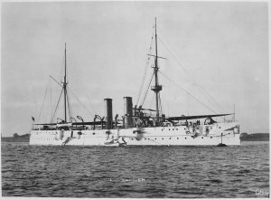 1024px-Raleigh_(Cruiser_8)._Starboard_bow,_ca._1900_-_NARA_-_512958.jpg