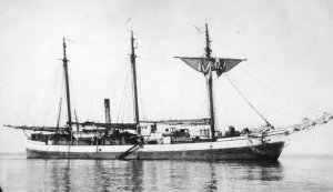 1280px-CGS_Arctic_at_anchor_in_Pond_Inlet,_1923.jpg