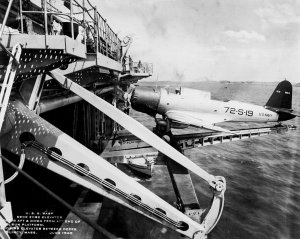 1024px-USS_Wasp_(CV-7)_deck_edge_elevator_with_SB2U_1940.jpg