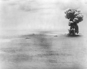 Yamato_battleship_explosion.jpg