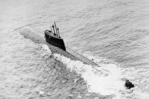 1280px-DN-SN-87-07042-Mike_class_submarine-1_Jan_1986.JPEG