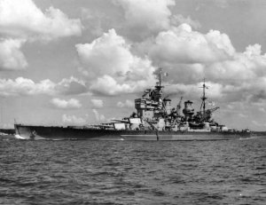 HMS_Howe_(32)_at_Auckland_1945.jpg