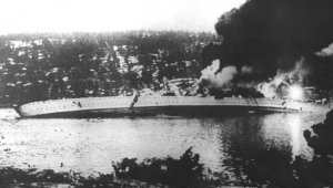 German_cruiser_Blücher_sinking.jpg