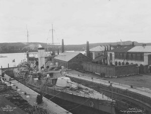 HNoMS_Harald_Haarfagre_in_drydock_at_Karljohansvern.jpg