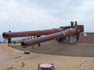 1280px-Gorée-Canon.jpg