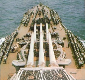 800px-Foredeck_of_New_Mexico_class_battleship_30_July_1944.jpg