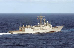 1280px-US_Navy_070409-N-5459S-109_Oliver_Hazard_Perry-class_frigate_USS_Samuel_B._Roberts_(FFG...jpg