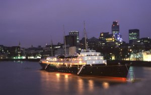 HMY_Britannia_in_the_Pool_of_London_for_the_very_last_time,_11-97_-_geograph.org.uk_-_144476.jpg