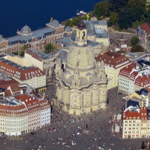 Aerial_photo_Dresden_re-construction_of_the_Church_of_Our_Lady_Frauenkirche_photo_2008_Wolfgan...jpg