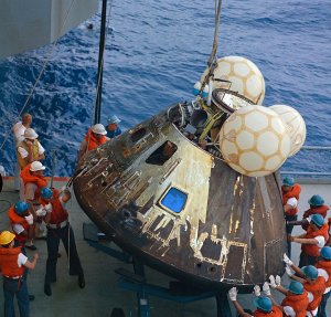 Apollo13-load_on_deck_crop1.jpg