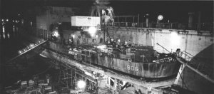 USS_Higbee_(DD-806)_under_repair_at_Subic_Bay_in_1972.jpg