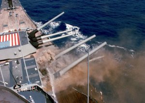 1280px-USS_Iowa_BB61_Iowa_Explosion_1989.jpg