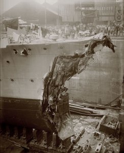 HMS_Broke_Jutland_damage,_starboard.jpg