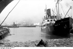 Bundesarchiv_Bild_101I-117-0353-29,_Norwegen,_Bergen,_Motorschiff__Rogaland_.jpg